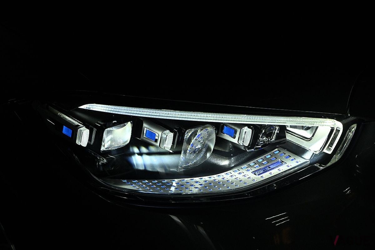メルセデス・ベンツ「Sクラス」のヘッドライト。Sクラスは輸入車モデル別登録台数で18位にランクインしている