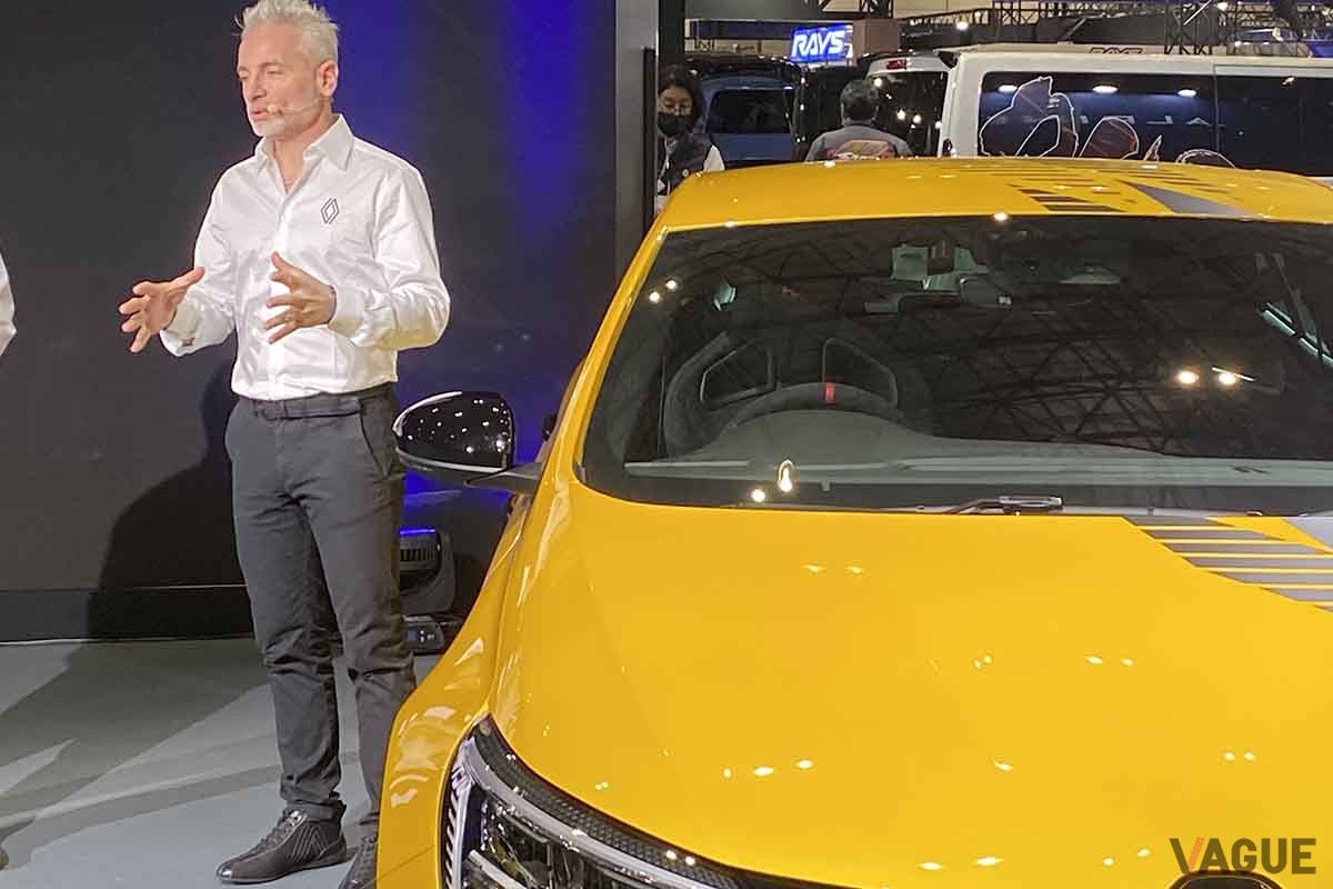ルノーの限定車「メガーヌR.S.ウルティム」とロラン・ウルゴン氏