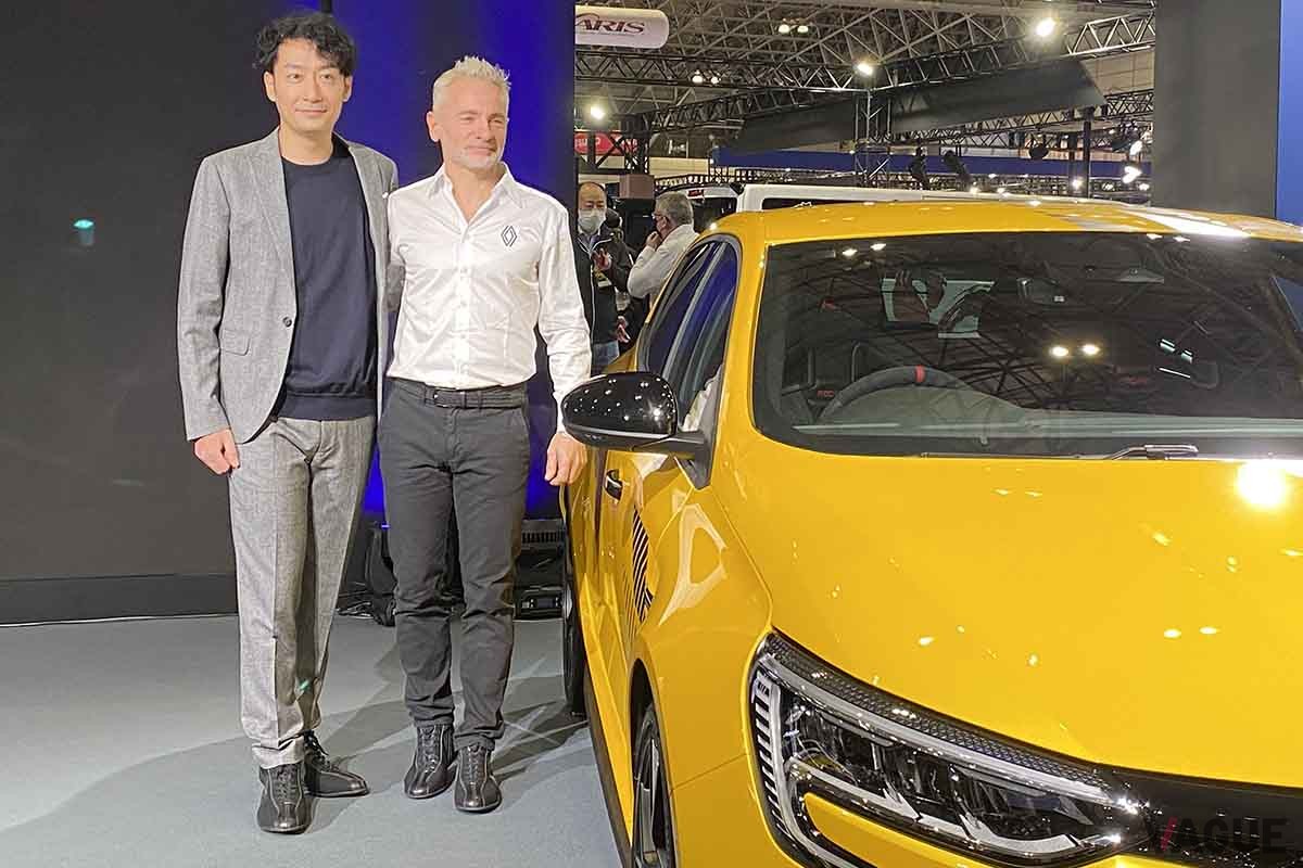 ルノーの限定車「メガーヌR.S.ウルティム」とロラン・ウルゴン氏、ルノー・ジャポン小川隼平社長