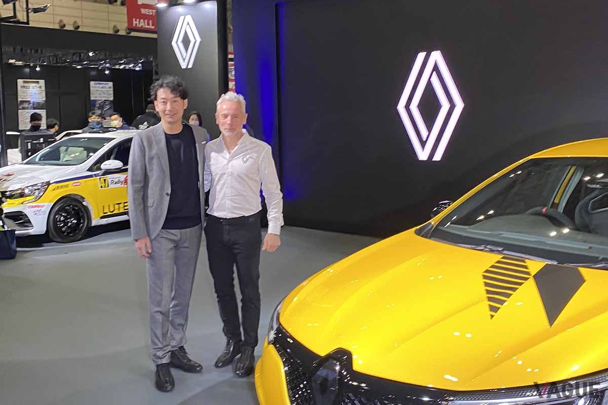 ルノーの限定車「メガーヌR.S.ウルティム」とロラン・ウルゴン氏、ルノー・ジャポン小川隼平社長