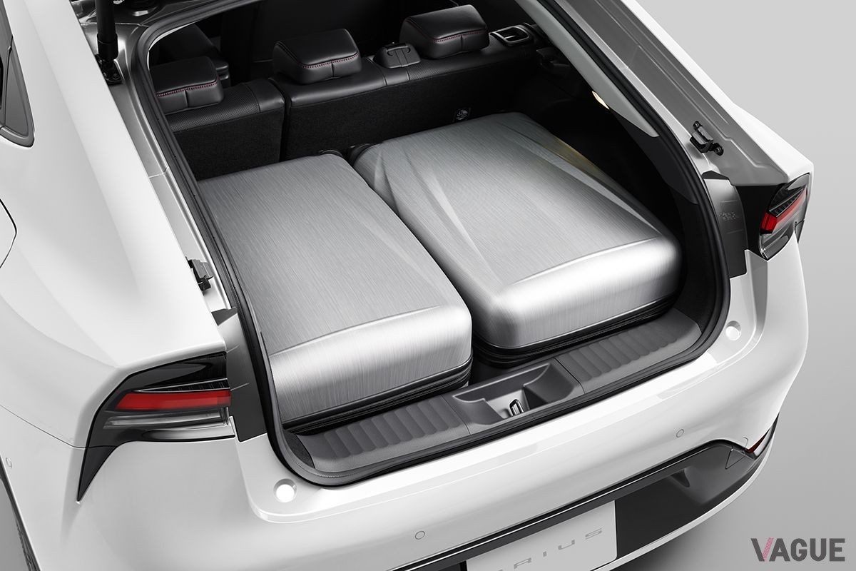 トヨタ新型「プリウス」の荷室