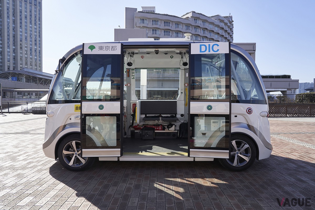 フランスの自動運転バスメーカー「NAVYA」が提供する乗車定員14人、最高速度19km/時の自動運転シャトルバス「ARMA（アルマ）」