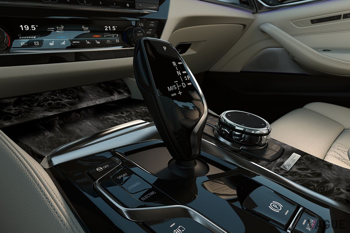 BMW「5シリーズ 50thアニバーサリーエディション」のインテリア