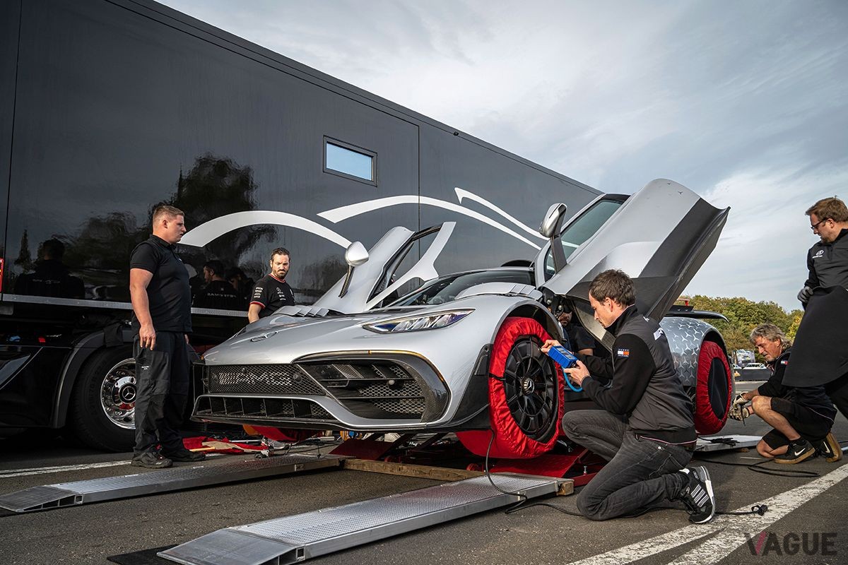 納車が開始されたメルセデスAMGのハイパーカー「ワン」