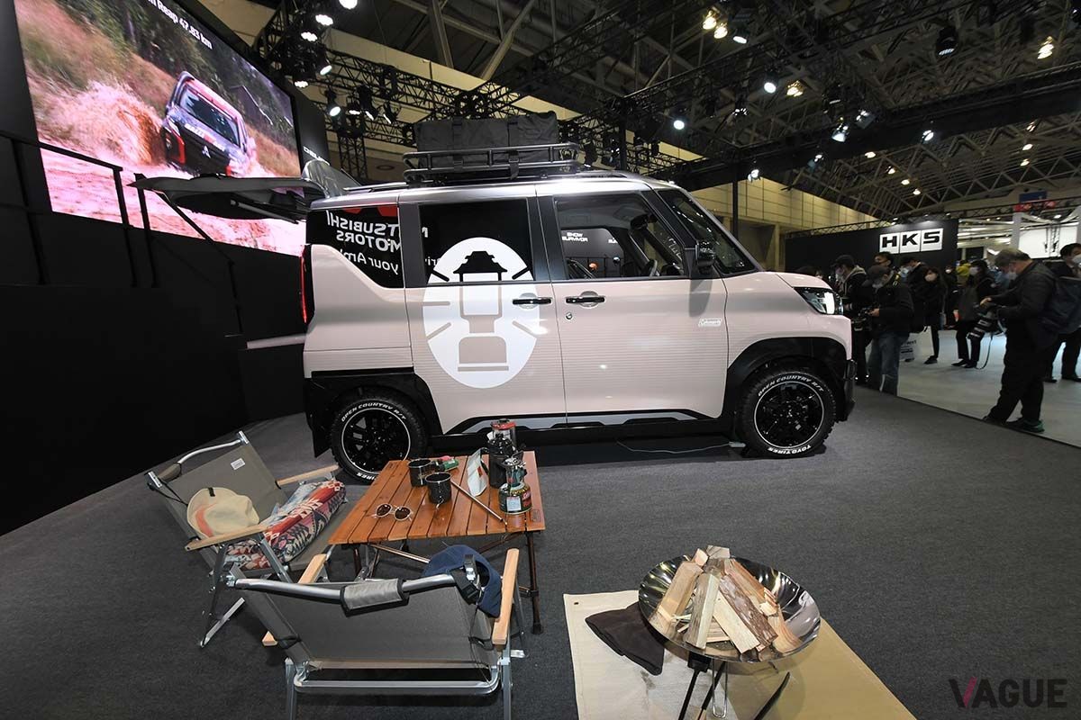 三菱新型「デリカミニ×コールマン」。コールマンとコラボレーションしたカスタムカーだ