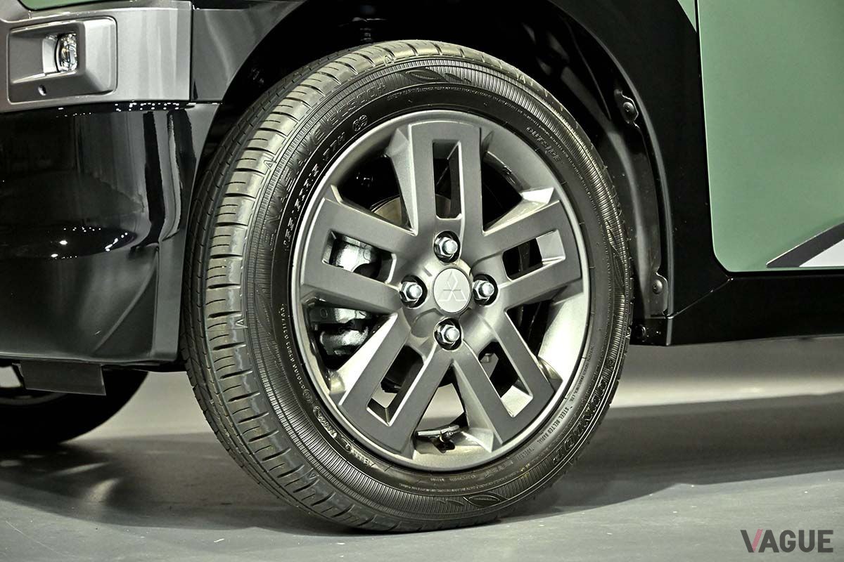 三菱新型「デリカミニ」のタイヤ