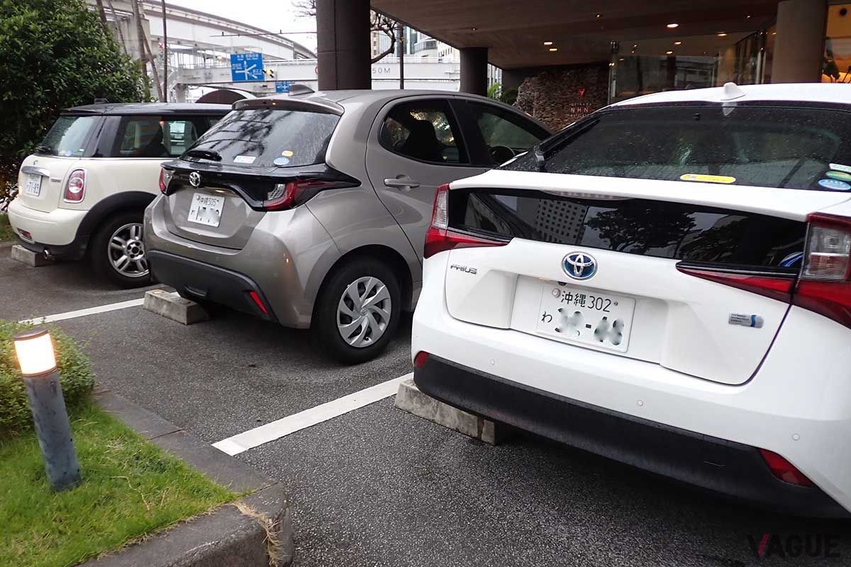 沖縄のレンタカーのナンバープレート。全国的には珍しい「れ」ナンバーが使われている