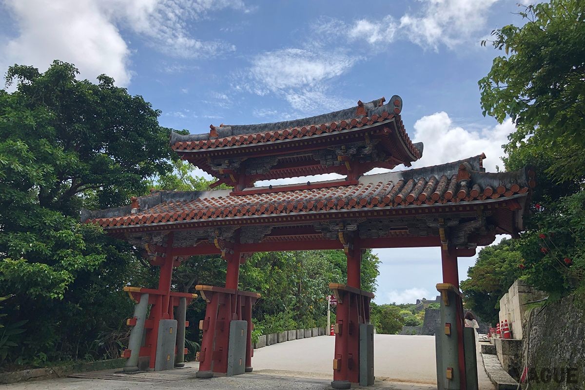 沖縄の観光スポット、首里城の守礼門