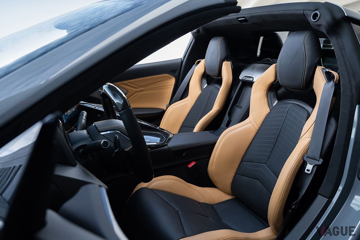 シボレー新型「コルベットE-Ray」のインテリア