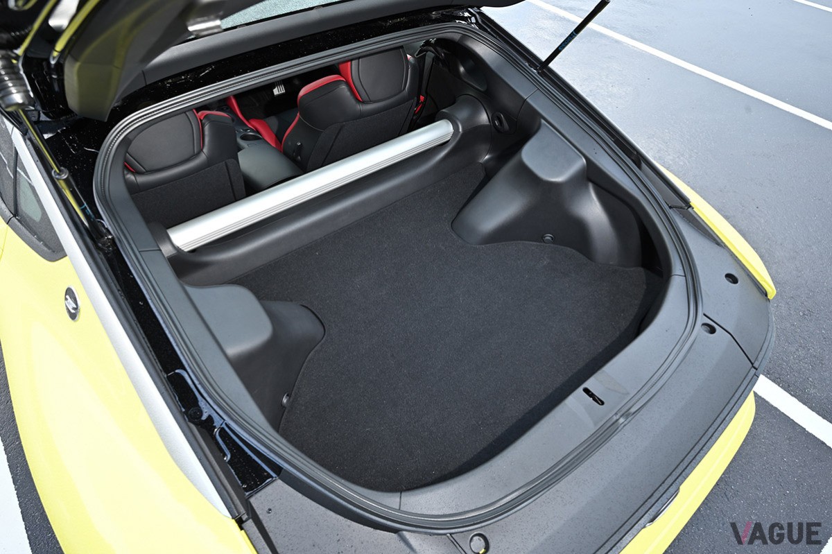 公道にジャストフィットなエンジンとフットワーク、そして、ひと目見てカッコいいと感じるルックスが魅力的な日産の新型「フェアレディZ」