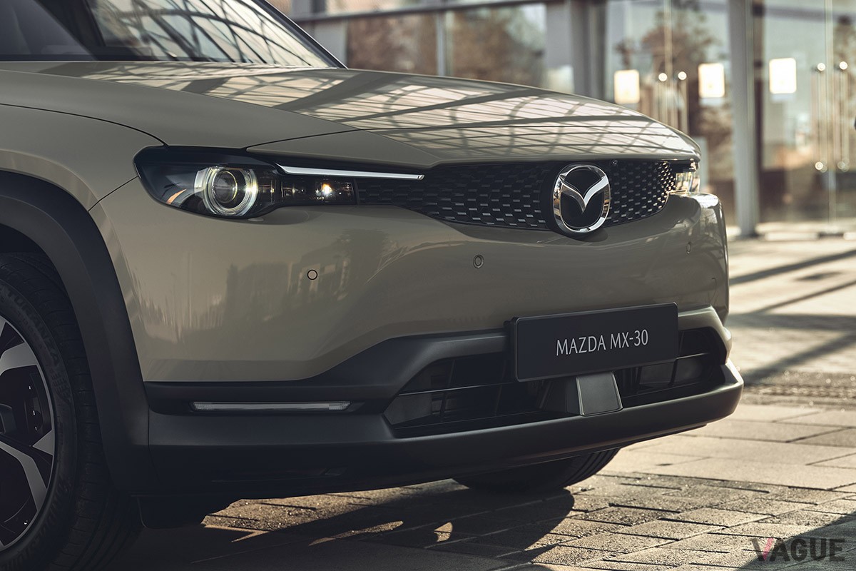 マツダ「MX-30 eスカイアクティブ R-EV」は、11年ぶりに復活したロータリーを発電機に使ったシリーズ式プラグインハイブリッドモデル