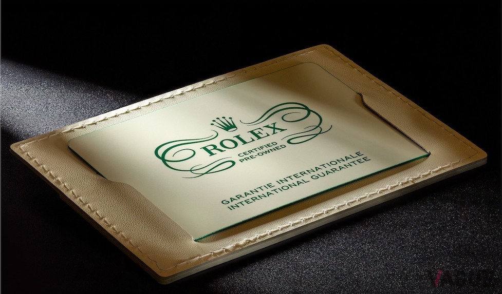 CPOロレックスに付けられる専用タグは白に中央が緑。新品に付けられる緑のタグとは違う