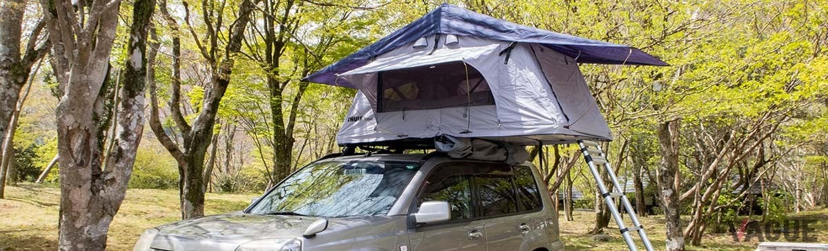 車の屋根で寝泊まりする「ルーフトップテント」は便利か不便か？ 1年 ...