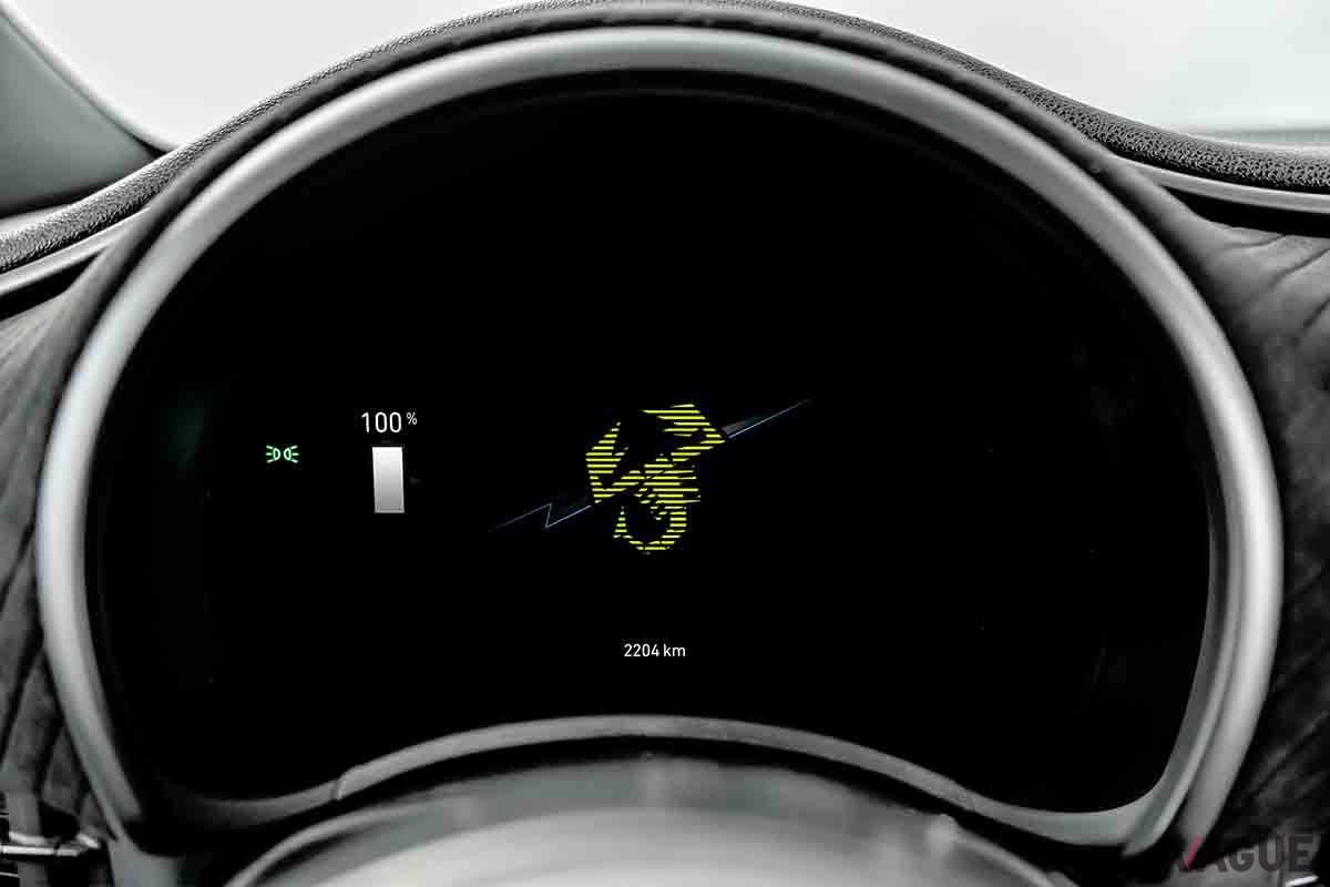 新型「アバルト500e」のインテリア