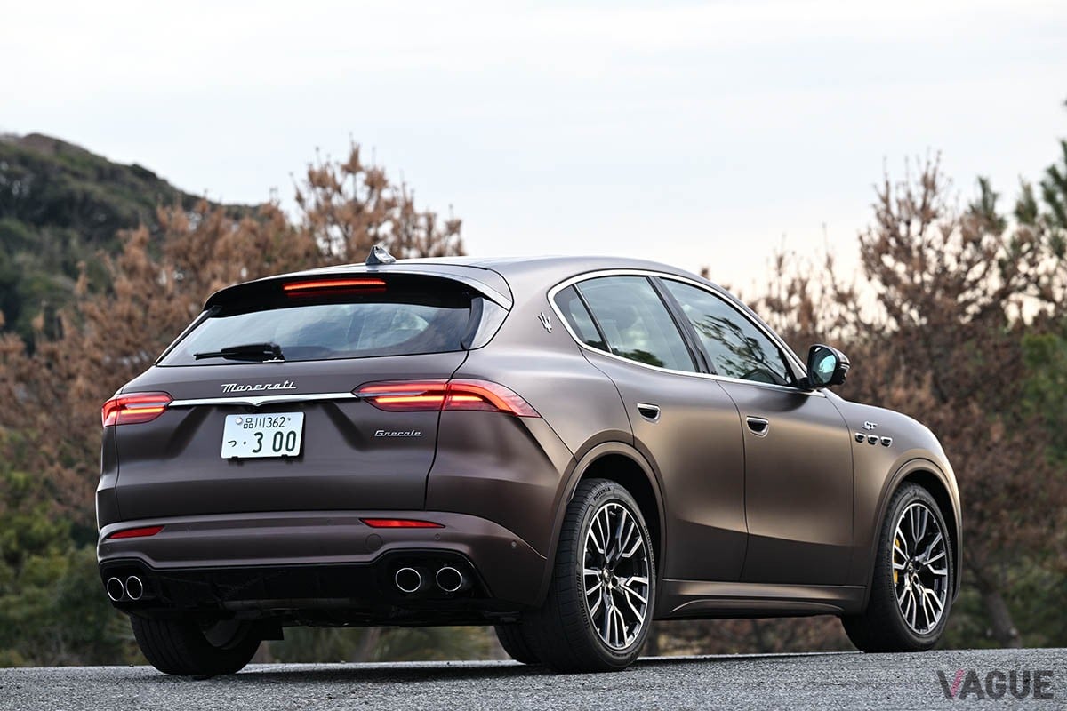 マセラティらしいスポーティなルックスや刺激的な走りと、高級車ならではの快適性や上質さが1台に凝縮されたコンパクトSUV「グレカーレ」
