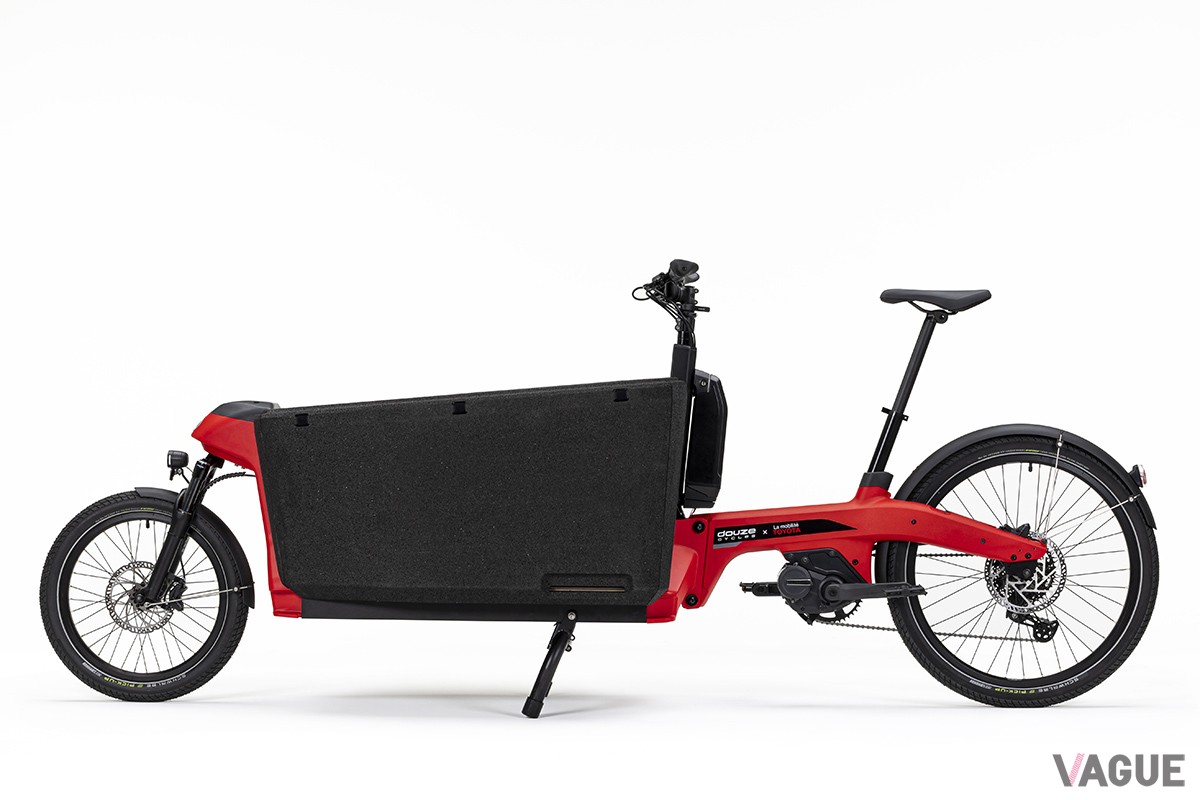 前方に長さ850mmの荷台を備える