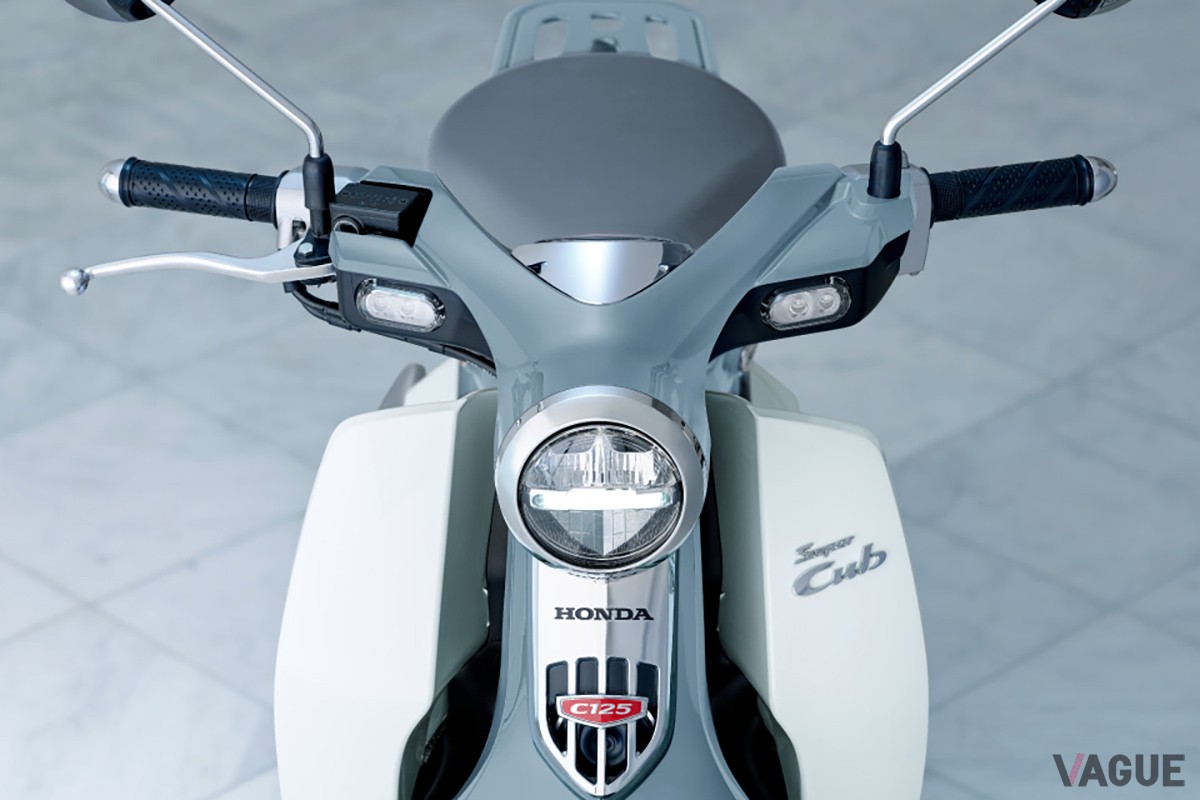 「スーパーカブ」シリーズの最上位モデルであるホンダ「スーパーカブC125」に、シックな新色が登場