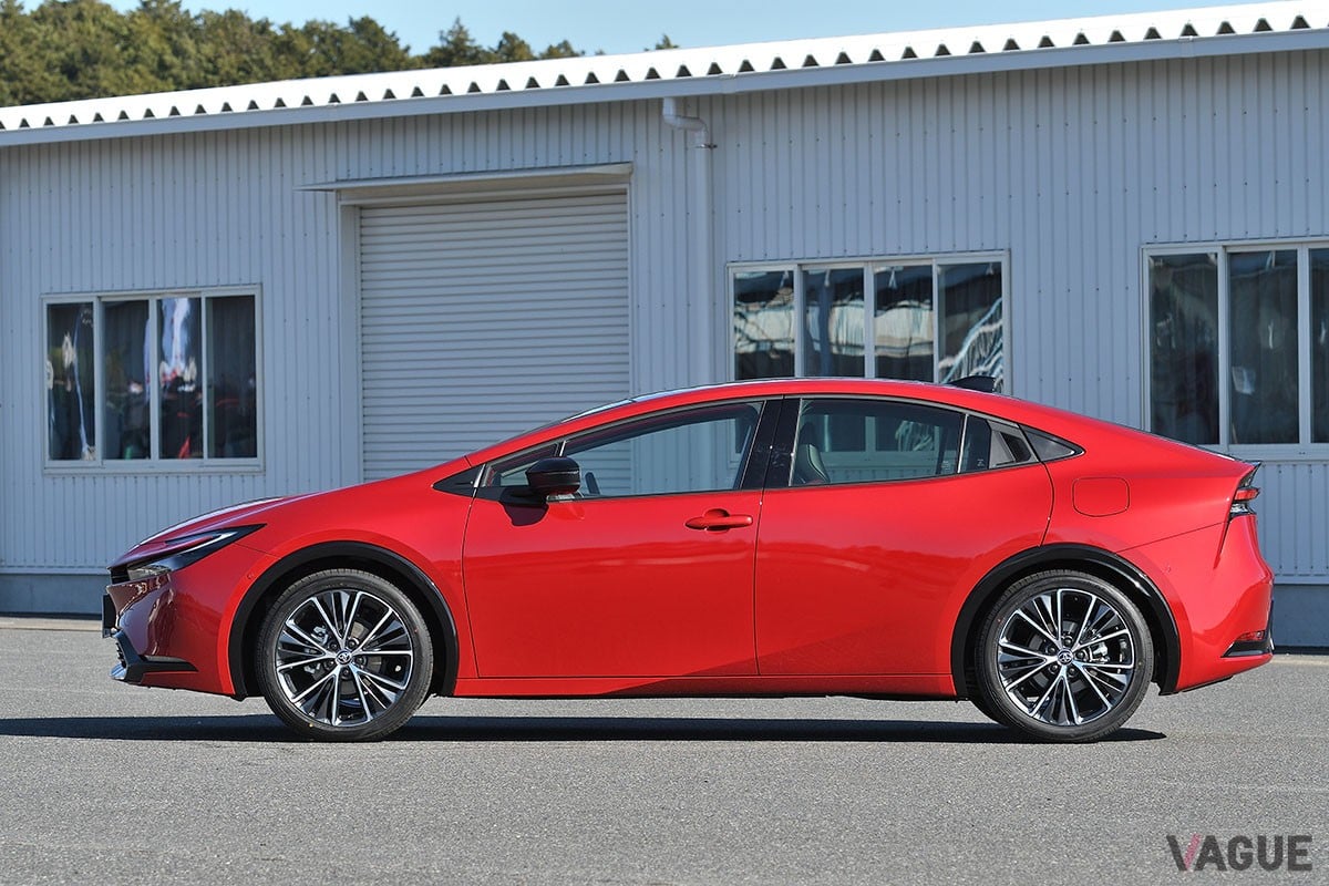 トヨタ新型「プリウス」は走りやデザインを重視して進化したものの、荷室のユーティリティもハイレベル。ゴルフ旅の足にも活躍しそうだ