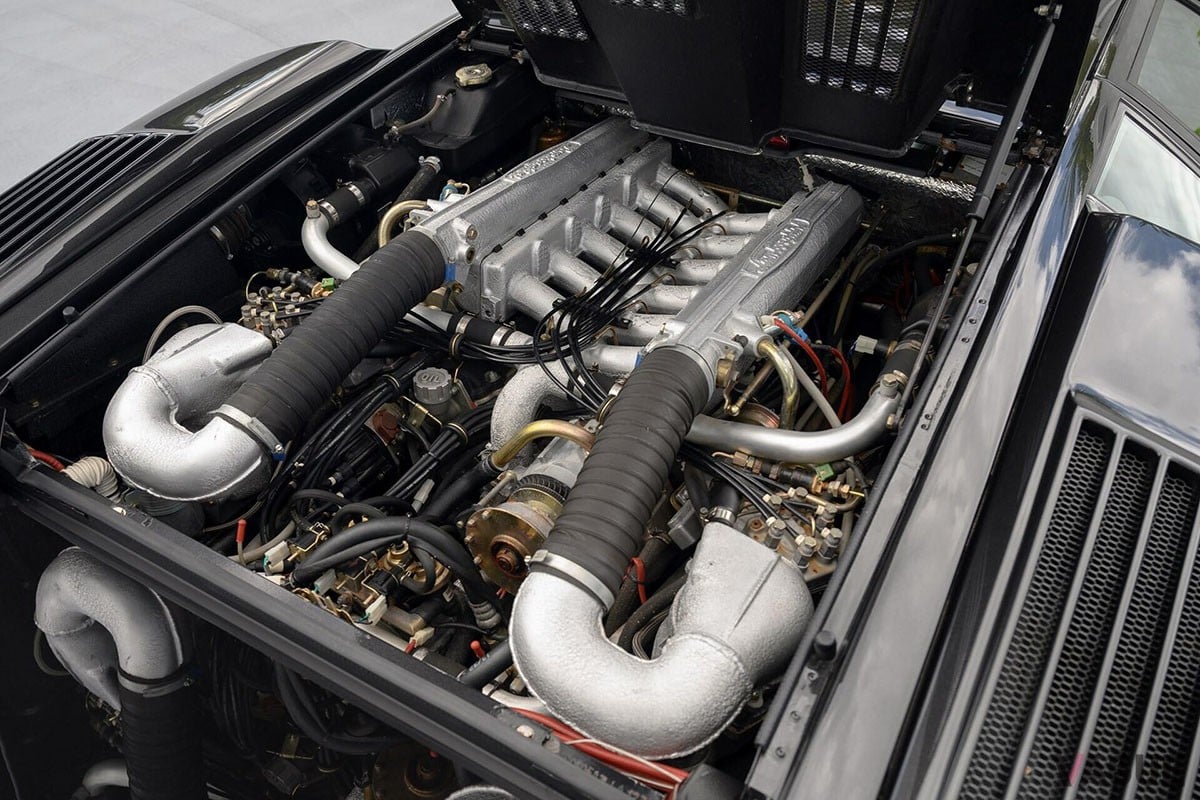 エンジンにもほとんど汚れがない。定期的に点検されていたため、ゴム類などにも劣化が見えない（C）RM Sotheby’s