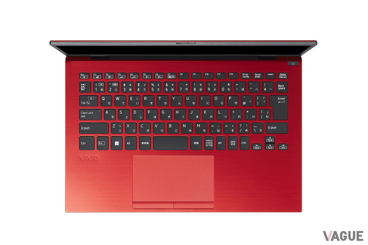 キーボードの黒と赤とのコントラストが美しい