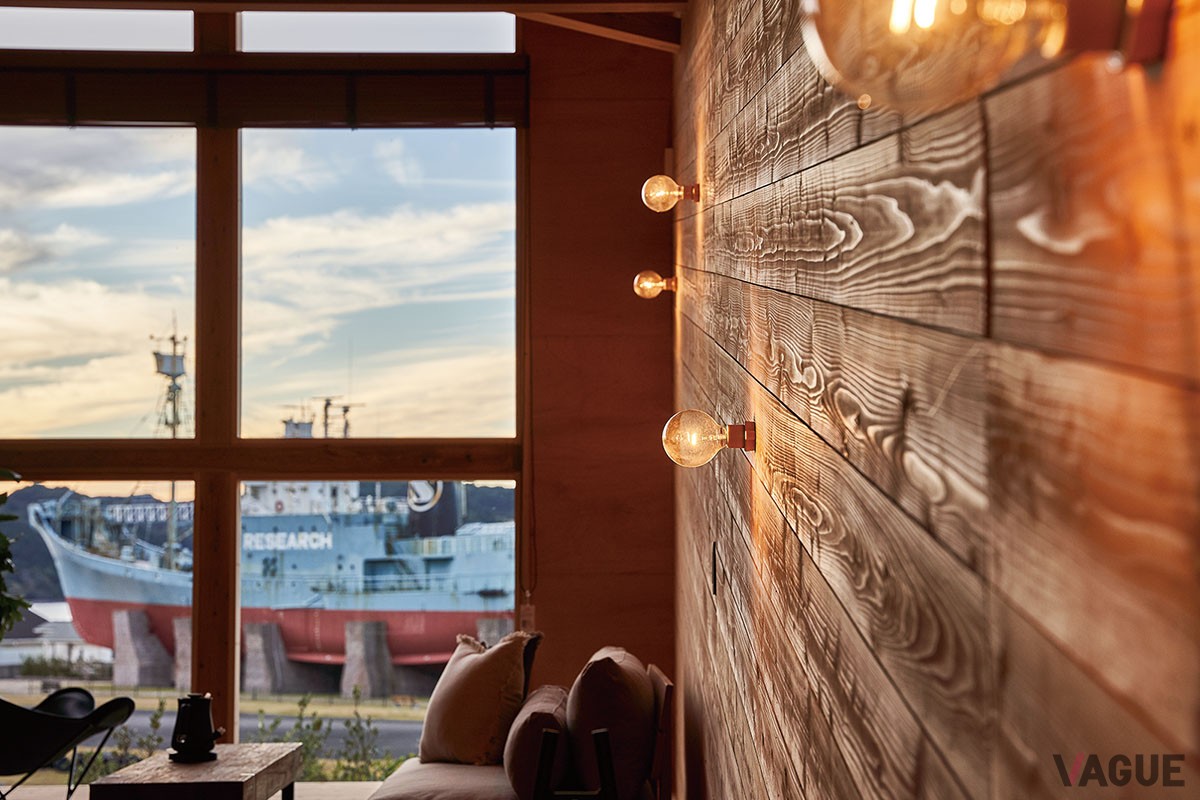 “くじらの町”の自然の豊かさと美しさを表現するおしゃれな2階建てのヴィラに泊まり、温泉や貸切ジャグジーも利用できる新グランピング施設「GLAMPOCEAN Luxe Umi-Kumano」