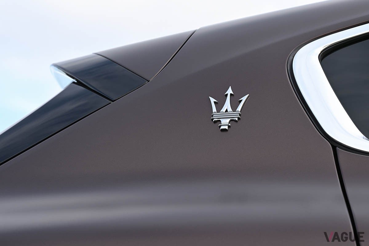 マセラティらしいスポーティなルックスや刺激的な走りと、高級車ならではの快適性や上質さが1台に凝縮されたコンパクトSUV「グレカーレ」