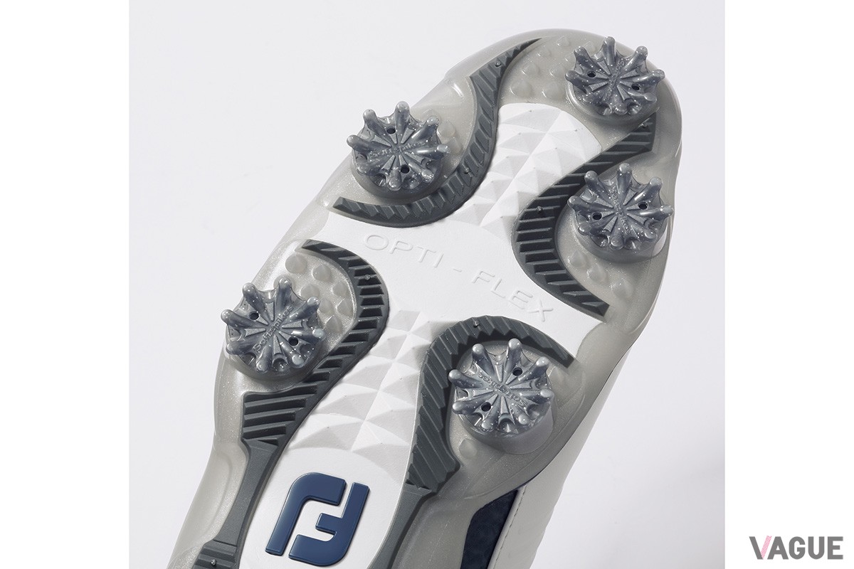 日本人ゴルファーのフィット感を高めるべく、ラスト、インソール、アウトソール、アッパーをブラッシュアップしたフットジョイ「DRYJOYS PRO」