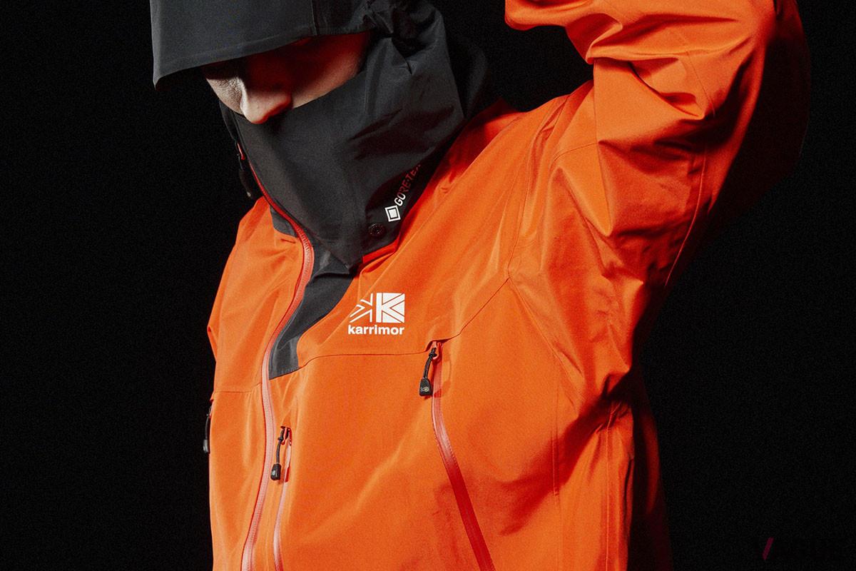 レイヤリングを考慮して、腕回りには立体裁断を取り入れた