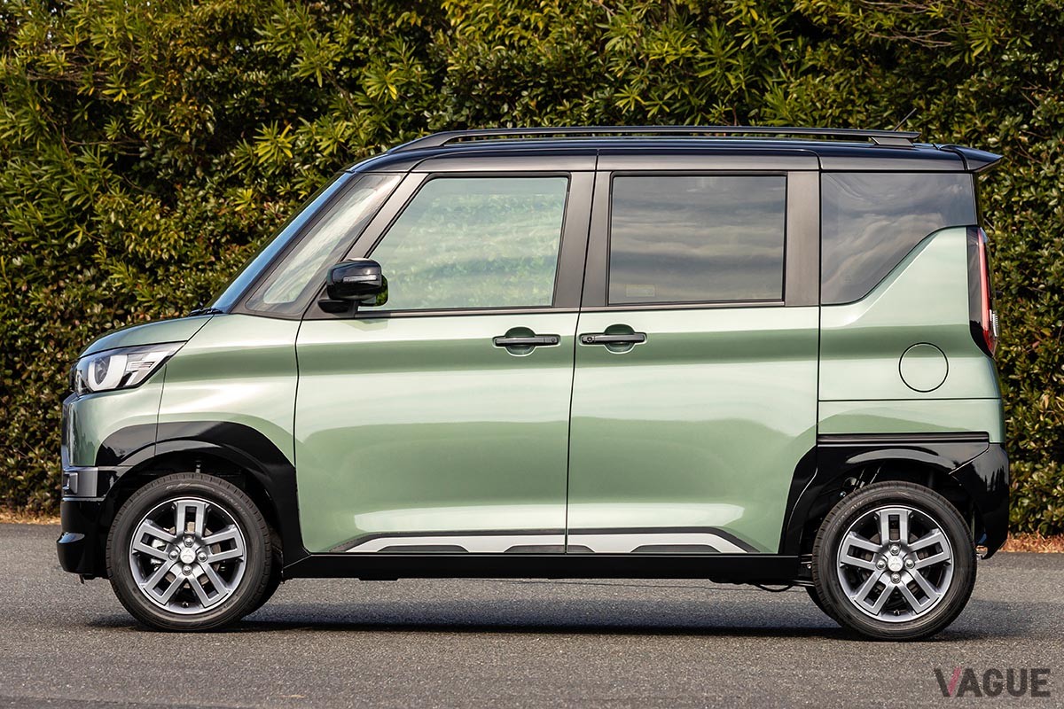 キャンプのアシや車中泊などのアウトドアシーンでも活躍すること間違いなしの三菱「デリカミニ」