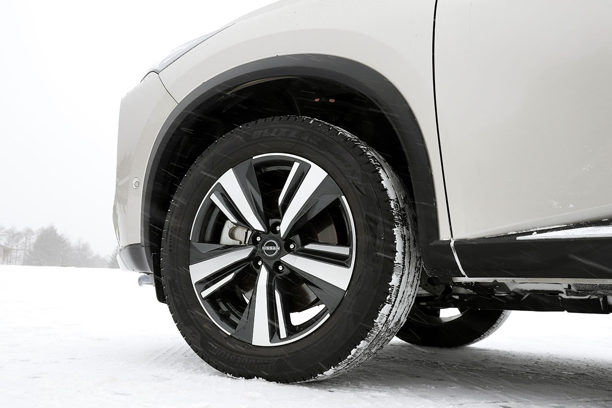 「G e-4ORCE」グレードのタイヤサイズは235／55R19