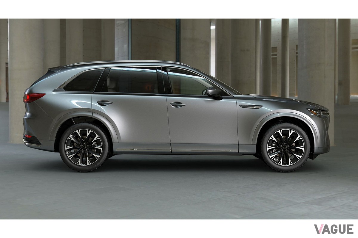 マシーングレープレミアムメタリックに塗られたマツダ「CX-90」