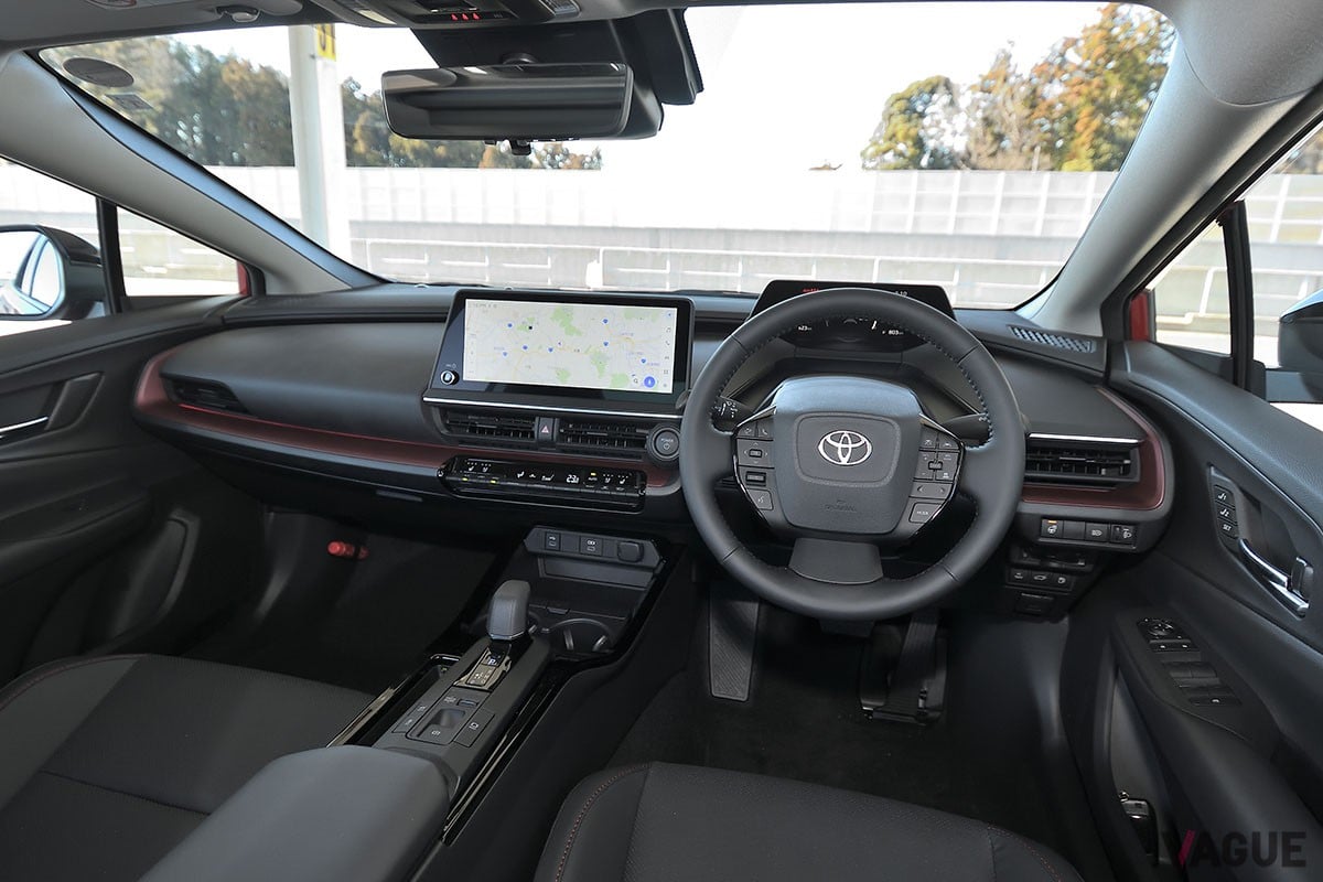 トヨタ新型「プリウス」は走りやデザインを重視して進化したものの、荷室のユーティリティもハイレベル。ゴルフ旅の足にも活躍しそうだ