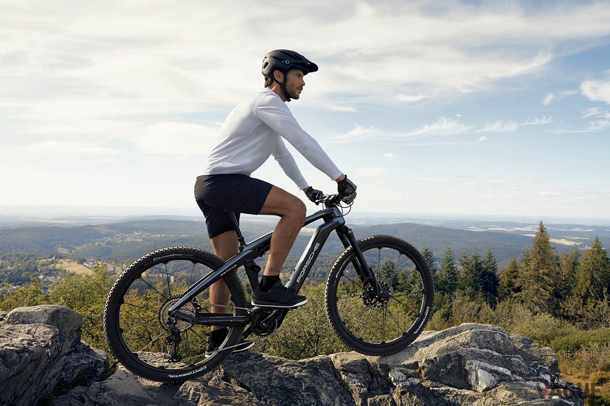 ポルシェは電動自転車のクロスカントリーモデル「eBike Cross」も展開