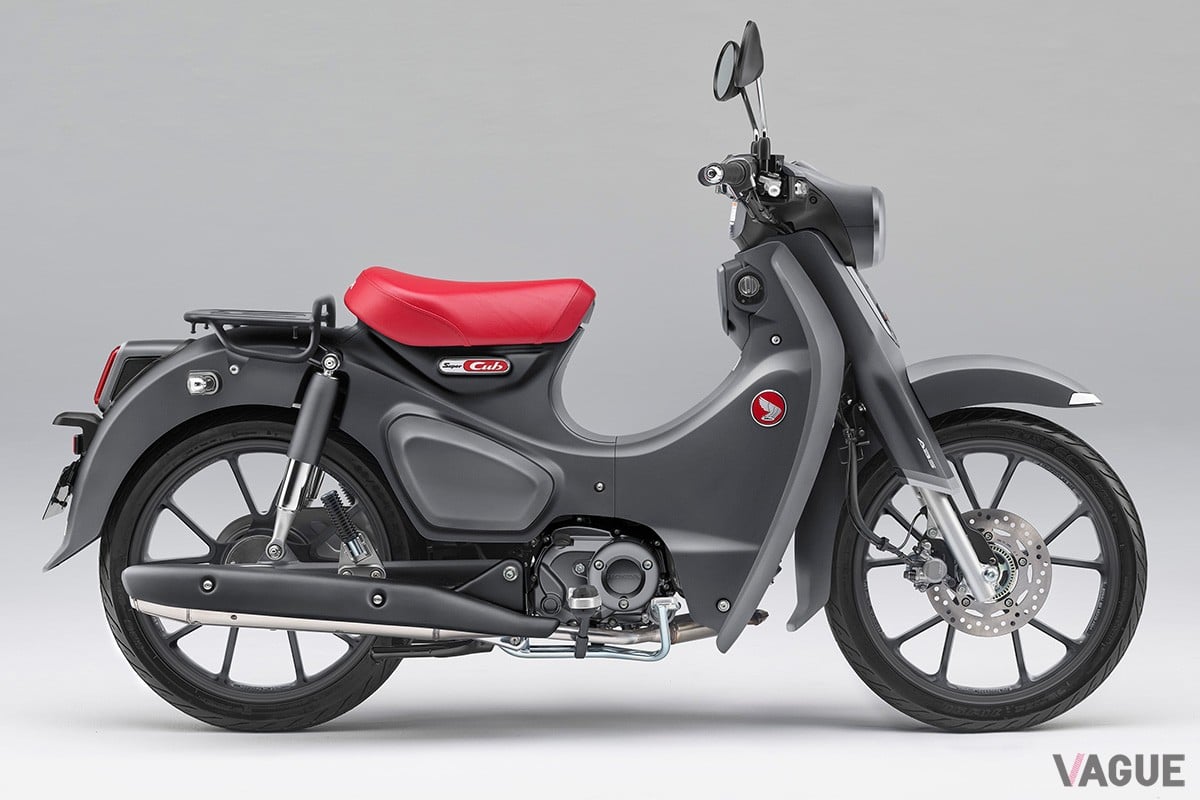 「スーパーカブ」シリーズの最上位モデルであるホンダ「スーパーカブC125」に、シックな新色が登場