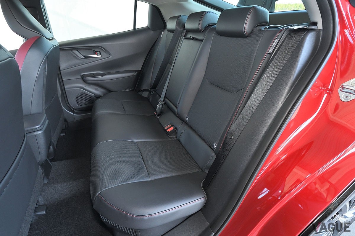 トヨタ新型「プリウス」は走りやデザインを重視して進化したものの、荷室のユーティリティもハイレベル。ゴルフ旅の足にも活躍しそうだ