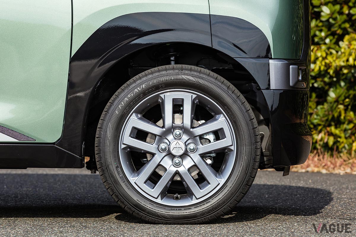 キャンプのアシや車中泊などのアウトドアシーンでも活躍すること間違いなしの三菱「デリカミニ」
