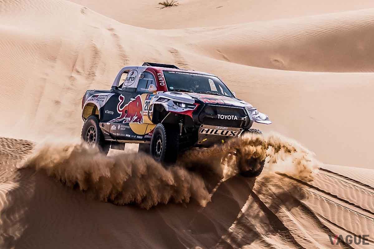 ダカールラリー2023を制したTOYOTA GAZOO Racingチームのナッサー・アル-アティヤ選手／マシュー・ボ−メル選手組の「GRダカールハイラックスT1+」
