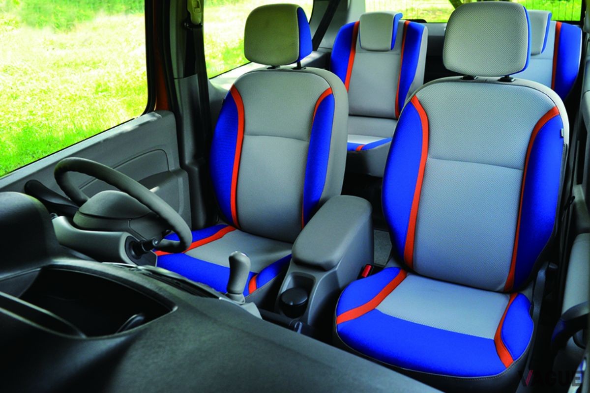 2010年7月に登場した「カングー ビボップ」のインテリア。後席は2人がけで乗車定員は4名