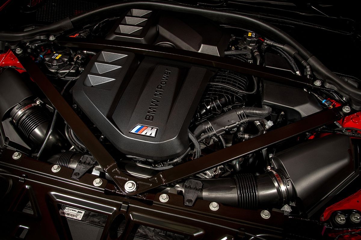 BMW新型「M2」のインテリアのエンジン