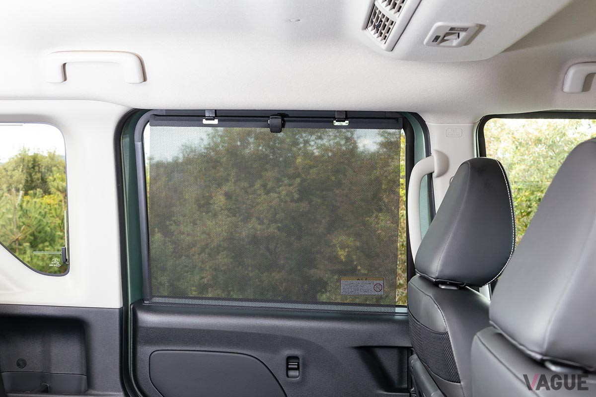 キャンプのアシや車中泊などのアウトドアシーンでも活躍すること間違いなしの三菱「デリカミニ」
