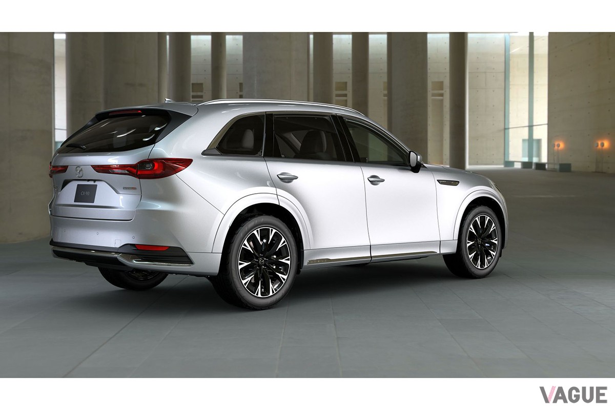 ソニックシルバーメタリックに塗られたマツダ「CX-90」