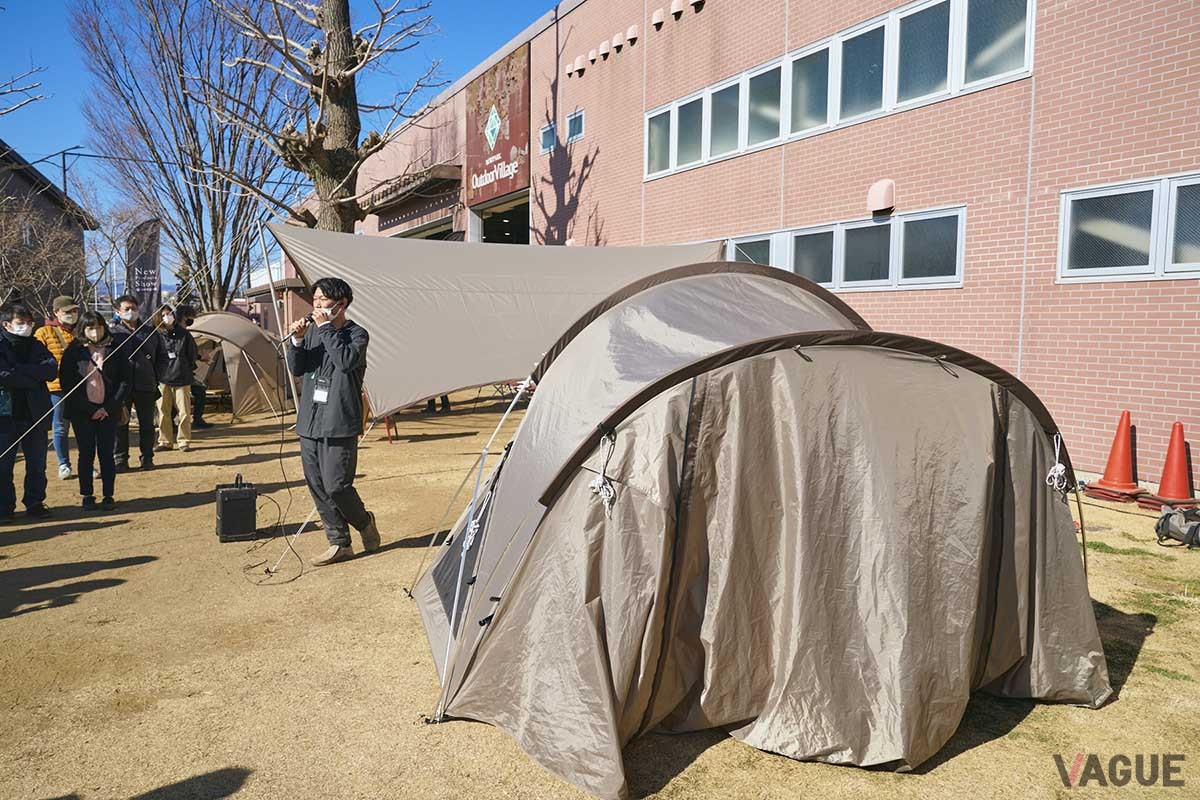 前後Cフレームを逆Y字フレームと同じ位置のグロメットに取り付けるので、この状態で自立する。