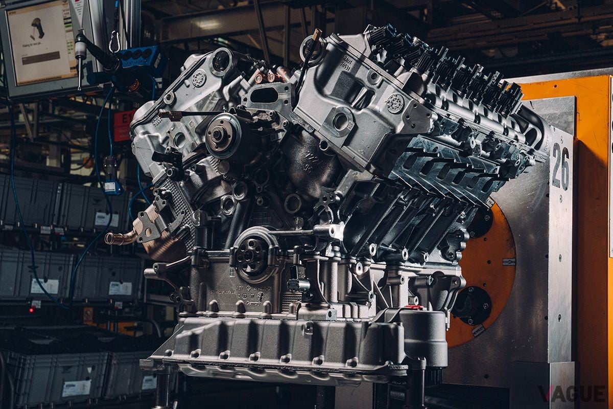 まだ届かない ベントレーの名機「W12」エンジンの生産が2024年に終了 最後の