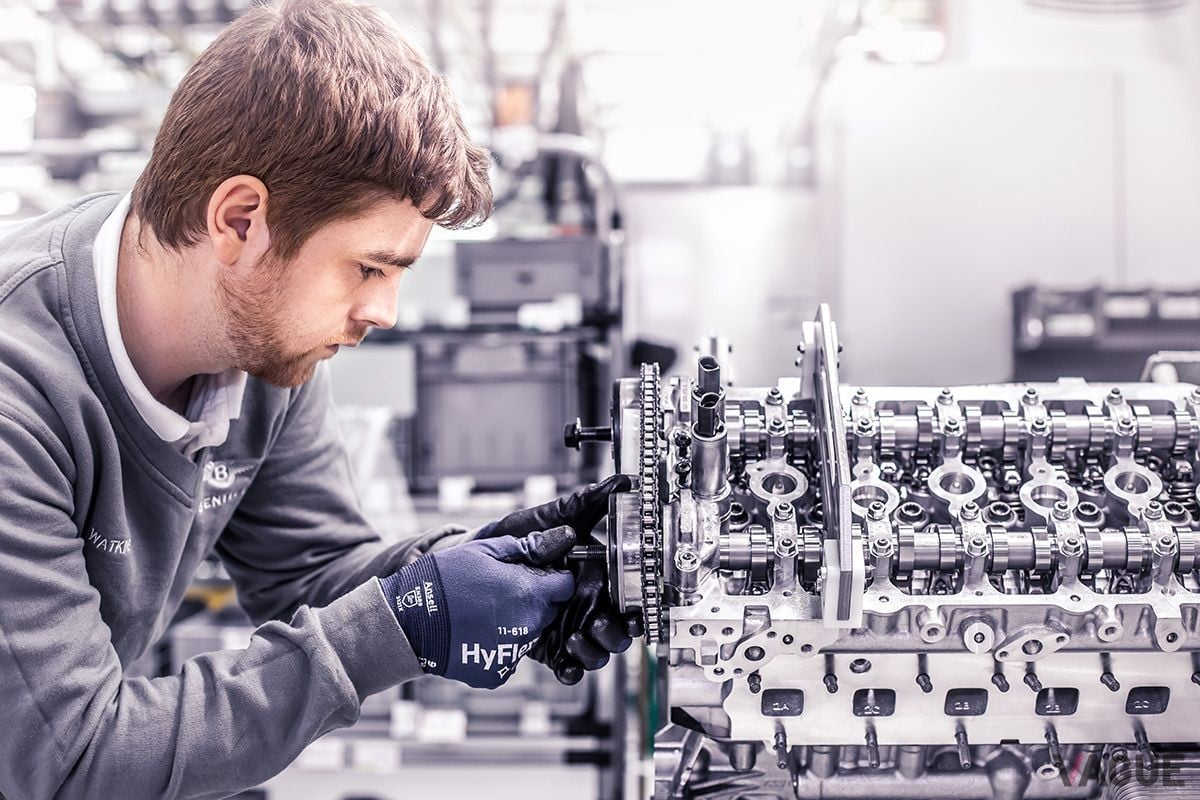 ベントレー「バトゥール」に搭載されるW12エンジン