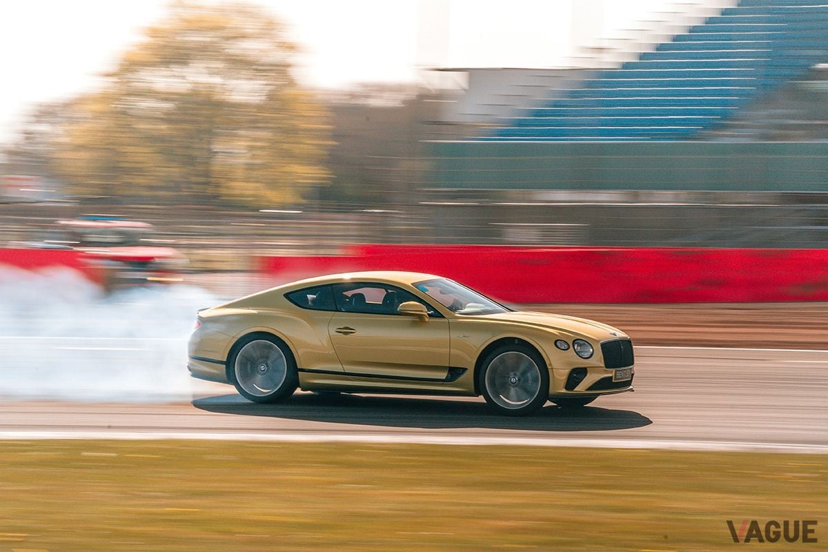 W12エンジンを搭載したベントレー「コンチネンタルGTスピード」