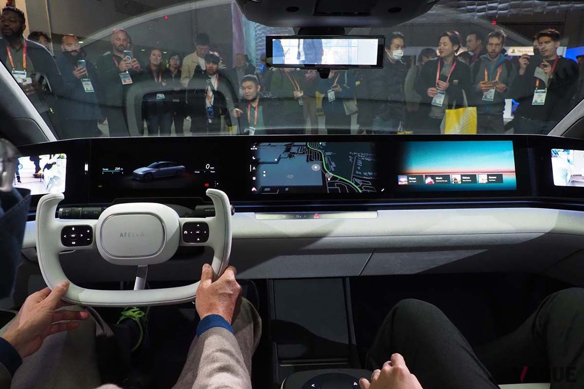 ソニー・ホンダモビリティが発表した新ブランド「AFEELA」で提供される車両は、ドライバーや周辺にいる人たちとコミュニケーションを取れる「Media Bar」を搭載。自動運転レベル3の実現や、車内で楽しむエンタテイメントに至るまですべてOTAによって機能アップされていくことをキーポイントとしている