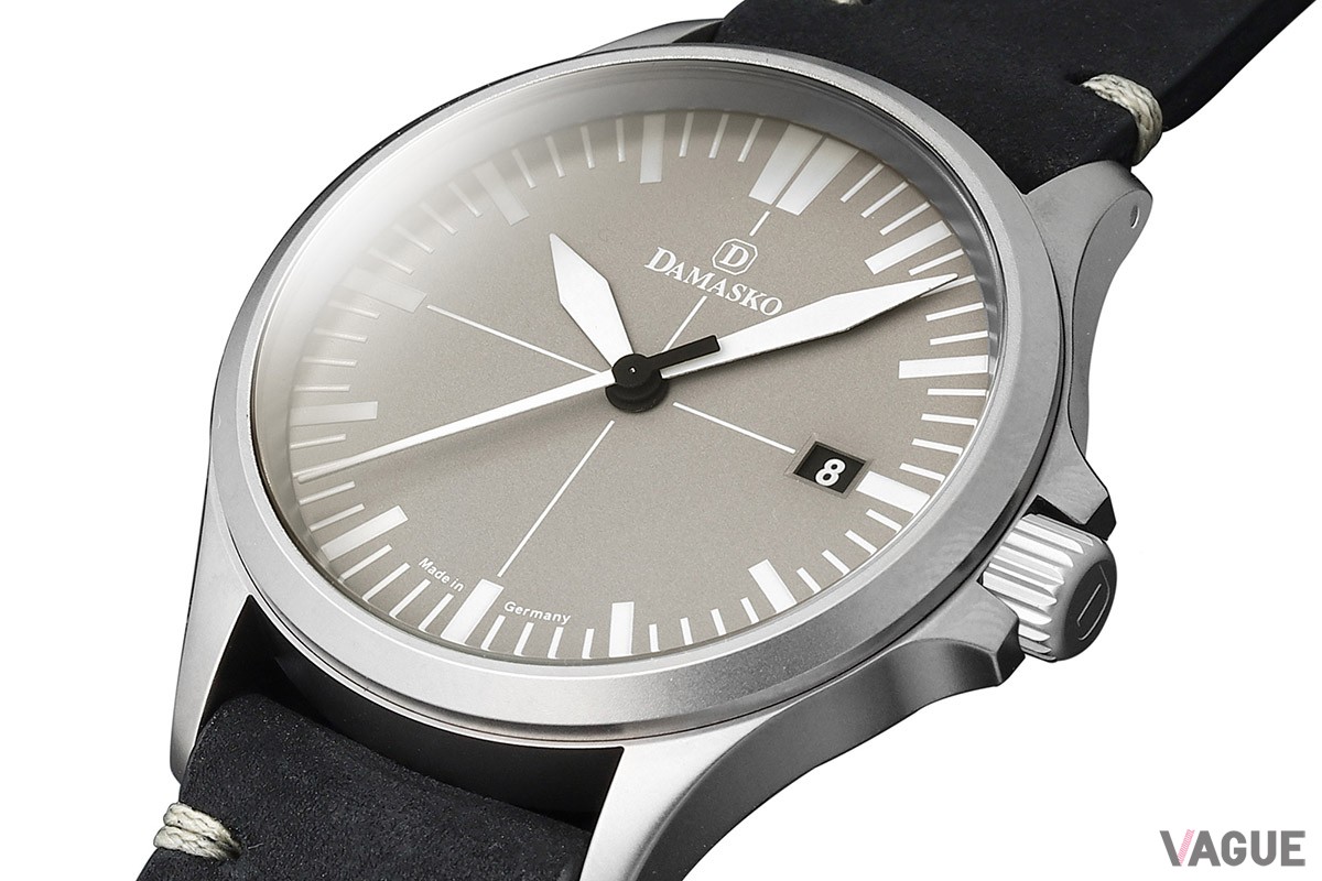 ドイツ協会が制定する国家規格“DIN規格”をクリアした時計は、高水準の耐震性（DIN 8308）、耐磁性（DIN 8309）、耐水性（DIN 8310）を備えている