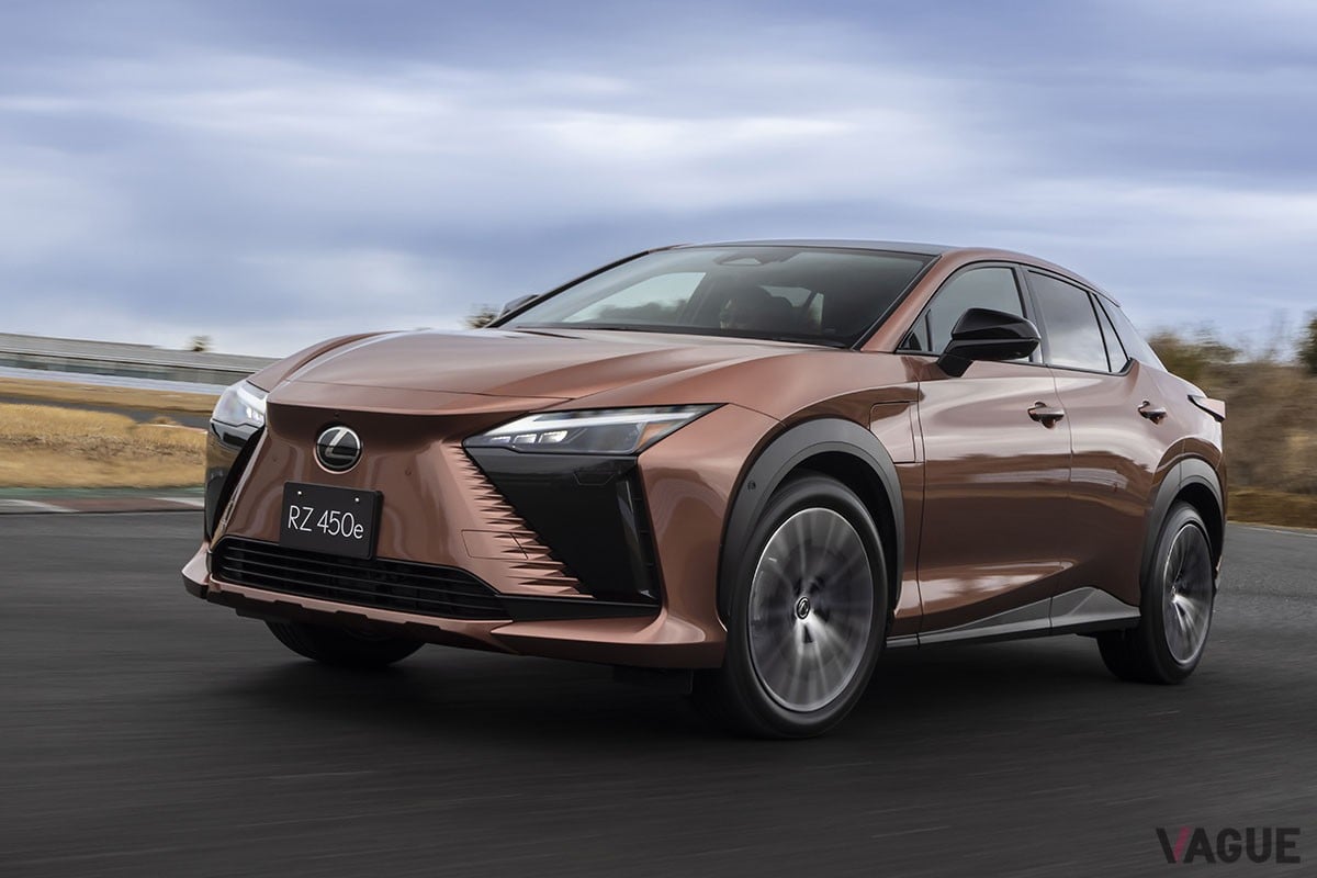 トヨタ「bZ4X」と基本骨格を共用しつつもレクサスならではのこだわりで格上の走りを実現した「RZ」のプロトタイプ