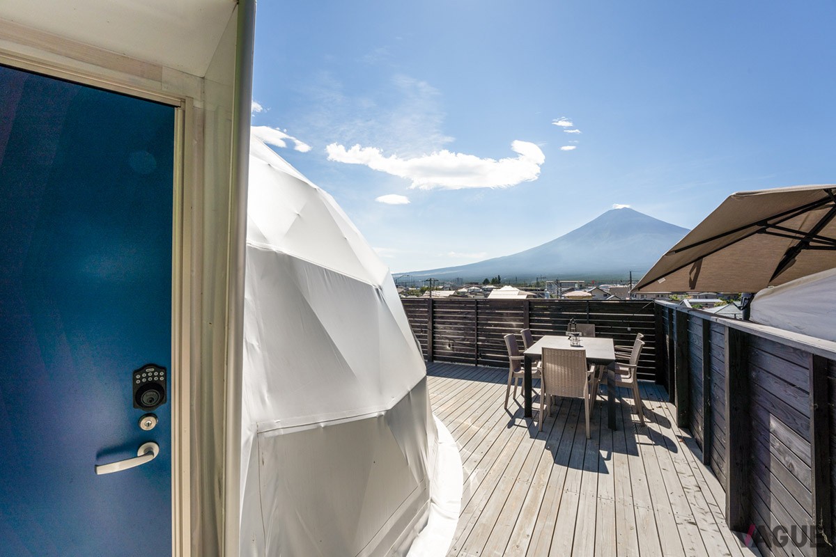 富士山を両裾野まで見渡せる風景美が自慢の絶景スポットにある話題のグランピング施設「Mount Fuji Panorama Glamping」