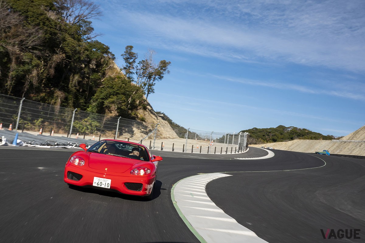 舗装されたばかりの「THE MAGARIGAWA CLUB」のロードコースをフェラーリ「360モデナ」で試走した(C)阿部昌也
